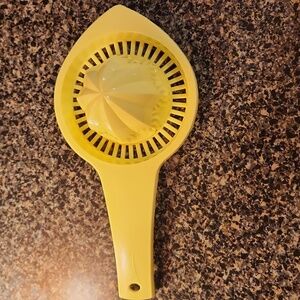 Retro EKCO USA Yellow Plastic Lemon Orange Reamer Juicer #4 MCM Kitchen